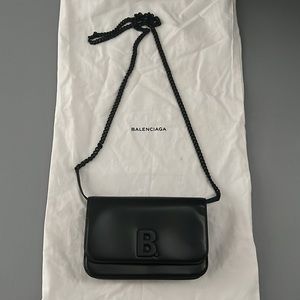 Balenciaga B wallet on chain bag